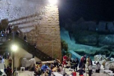 Veliero incagliato sugli scogli: 63 stranieri salvati - Corriere Salentino