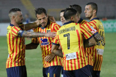 Terza vittoria di fila per il Lecce: Caturano, Costa Ferreira e Di Piazza in rete - Corriere Salentino