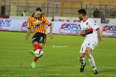 Il Lecce vince anche col Cosenza e va in fuga - Corriere Salentino