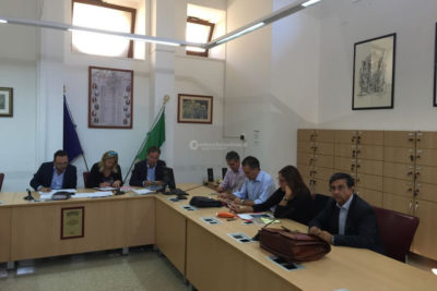 Polemiche sull'Apollo, camerini non sufficienti per la lirica. In Commissione la verifica: acustica e torre scenica ottimi - Corriere Salentino