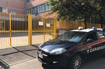 Terrore tra i banchi di scuola, 13enne si lancia dalla finestra: è grave in ospedale - Corriere Salentino