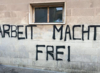 Maglie, scritta xenofoba sul muro del centro di accoglienza, Arci Lecce: “Atto da condannare”