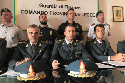 Dal traffico di sigarette a quello di esseri umani: ex contrabbandieri gestivano la tratta dei migranti, sette arresti - Corriere Salentino