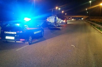 Punta l'arma contro i carabinieri durante l'inseguimento dopo il furto: arrestato 36enne, ricercato il complice - Corriere Salentino