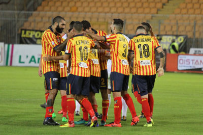 Il Lecce vince anche col Cosenza e va in fuga - Corriere Salentino