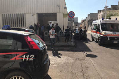 Irrompono nelle Poste e rapinano i clienti in fila agli sportelli: in due fuggono su un'auto - Corriere Salentino