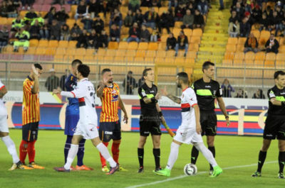 Il Lecce vince anche col Cosenza e va in fuga - Corriere Salentino