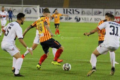 Il Lecce vince anche col Cosenza e va in fuga - Corriere Salentino