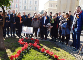 Giornata contro la violenza sulle donne, Consiglio comunale e Giunta insieme in Piazza Sant’Oronzo