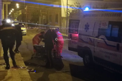 Torna a casa il 46enne accoltellato a Surbo, continua la caccia ai due aggressori che lo hanno chiamato per nome - Corriere Salentino