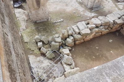 Lancio delle bottiglie nell'Anfiteatro: San Martino all'insegna dell'inciviltà - Corriere Salentino