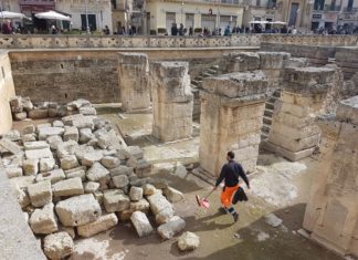 Lancio delle bottiglie nell’Anfiteatro: San Martino all’insegna dell’inciviltà