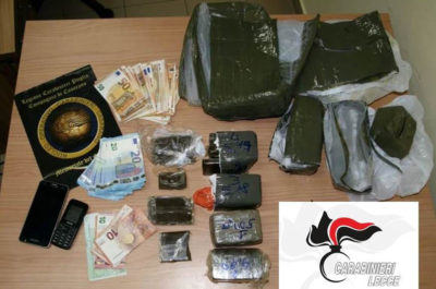 Badante col vizio dello spaccio: nel divano trovati oltre due chili di hashish e 3500 euro - Corriere Salentino