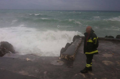 Choc nel porticciolo di Castro, trovato il cadavere di un uomo: l'urto sugli scogli gli strazia il corpo - Corriere Salentino