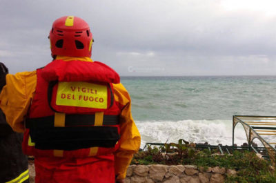 Choc nel porticciolo di Castro, trovato il cadavere di un uomo: l'urto sugli scogli gli strazia il corpo - Corriere Salentino