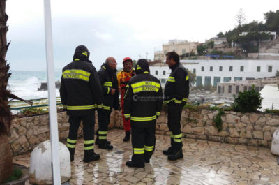 Choc nel porticciolo di Castro, trovato il cadavere di un uomo: l'urto sugli scogli gli strazia il corpo - Corriere Salentino