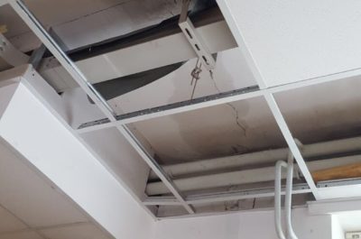 Crolli ed infiltrazioni nella scuola primaria "Aldo Moro" di Ugento. A rischio alunni e personale - Corriere Salentino