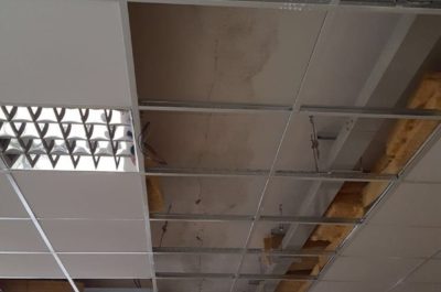 Crolli ed infiltrazioni nella scuola primaria "Aldo Moro" di Ugento. A rischio alunni e personale - Corriere Salentino