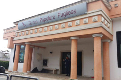 Entrano in banca e fanno saltare in aria il Bancomat, furto nella notte a Melissano - Corriere Salentino