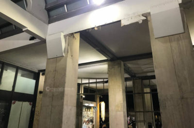 Paura sotto la Galleria Mazzini, a causa della pioggia si stacca un pannello di tre metri: pericolo elevato, ma nessun ferito - Corriere Salentino