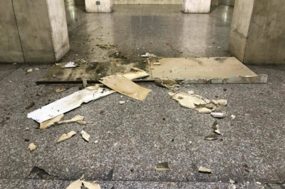 Paura sotto la Galleria Mazzini, a causa della pioggia si stacca un pannello di tre metri: pericolo elevato, ma nessun ferito - Corriere Salentino