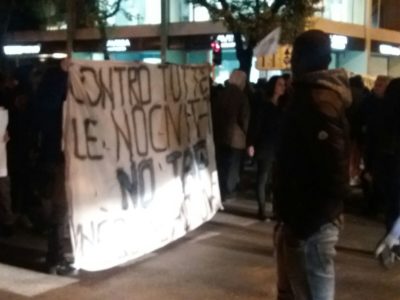 Incursione di 250 "No Tap" nel cuore di Lecce: traffico in tilt e polizia seminata - Corriere Salentino