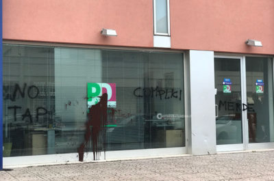 "Complici" della Tap, raid vandalico contro la sede del Partito Democratico - Corriere Salentino