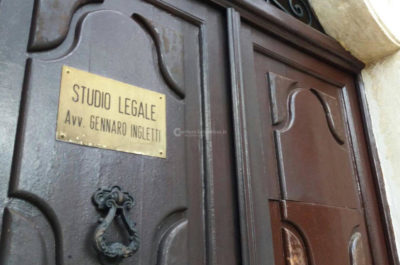 Ordigno nei pressi della casa di un giovane già noto e fiamme allo studio di un avvocato: doppia intimidazione a Tricase - Corriere Salentino
