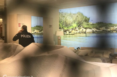 Rapina ai danni di Mondo Convenienza: banditi in fuga - Corriere Salentino