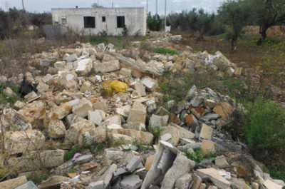 Rifiuti abbandonati in campagna e opere realizzate senza permesso: due denunce nelle campagne di Galatone - Corriere Salentino