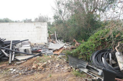 Rifiuti abbandonati in campagna e opere realizzate senza permesso: due denunce nelle campagne di Galatone - Corriere Salentino