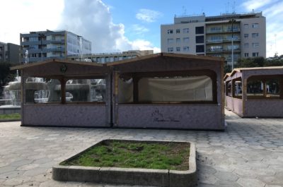 Aria di Natale e in Piazza Mazzini compaiono per la prima volta le casette in legno - Corriere Salentino