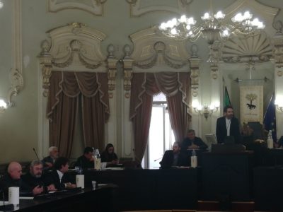 Consiglio Comunale, ancora polemiche per le transazioni di alcuni debiti fuori bilancio: il caso Pisacane ed Emmepigas - Corriere Salentino