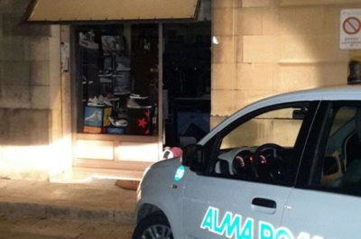 Le guardie giurate sorprendono i ladri in azione e li costringono alla fuga: notte movimentata nella Grecìa Salentina - Corriere Salentino