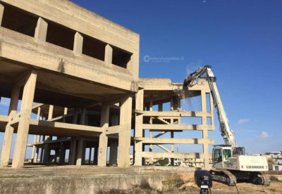 Addio all’ecomostro che costò oltre un miliardo: cancellato entro Natale. Nasce un grande parco - Corriere Salentino