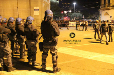 L'altra faccia del corteo No Tap: pietre, bottiglie e petardi contro la polizia. Ferito un agente - Corriere Salentino