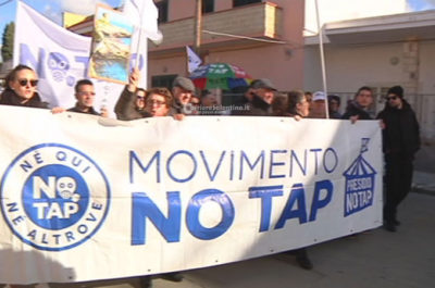 Un’intera comunità sfila per le vie di Melendugno: tutto “chiuso per dignità”. Previsto un nuovo esposto in Procura - Corriere Salentino