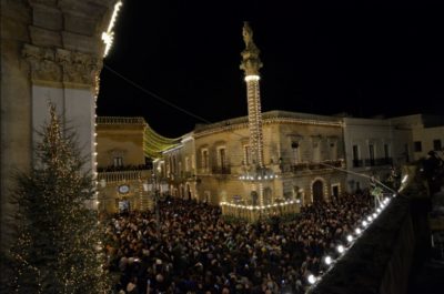 #Assaporalabellezza, Ferrero Rocher illumina piazza Villani a Presicce: sarà il set di un film - Corriere Salentino