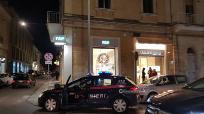 Bandito in azione in pieno centro: commette un furto ai danni della gioielleria "Katzenberger" ma viene subito arrestato - Corriere Salentino