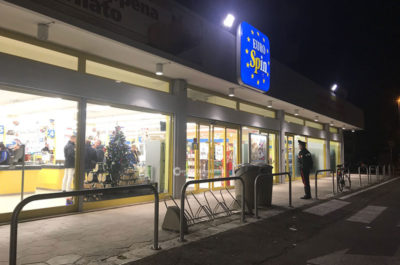 Rapinano una donna dell'auto e poi la utilizzano per mettere a segno una rapina - Corriere Salentino