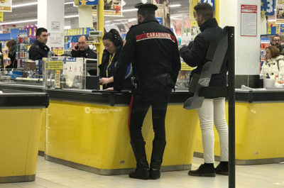 Rapinano una donna dell'auto e poi la utilizzano per mettere a segno una rapina - Corriere Salentino