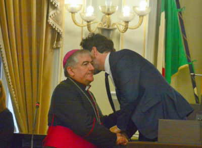 Monsignor Seccia in Provincia e in Comune per il tradizionale scambio di auguri - Corriere Salentino