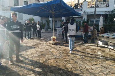 Sigilli al mercato del pesce di Gallipoli, operazione congiunta di tutte le forze dell'ordine - Corriere Salentino