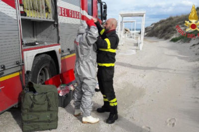 Recuperato un fusto sospetto sull’arenile di Spiaggiabella - Corriere Salentino