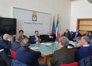 La Soprintendenza vuole smontarli, ma i gestori dei lidi dialogano con la Regione per regole chiare