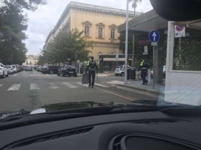 Divieti finti, ma la polizia multa lo stesso e poi annulla. Ancora polemiche sul piano traffico - Corriere Salentino