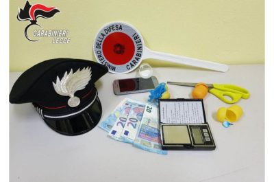 Ai domiciliari, ma spacciava droga e "rubava" energia elettrica: in carcere 46enne - Corriere Salentino