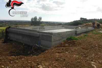 Amplia piscina ed i piani della casa in costruzione, ma non aveva il permesso: denunciato 50enne - Corriere Salentino