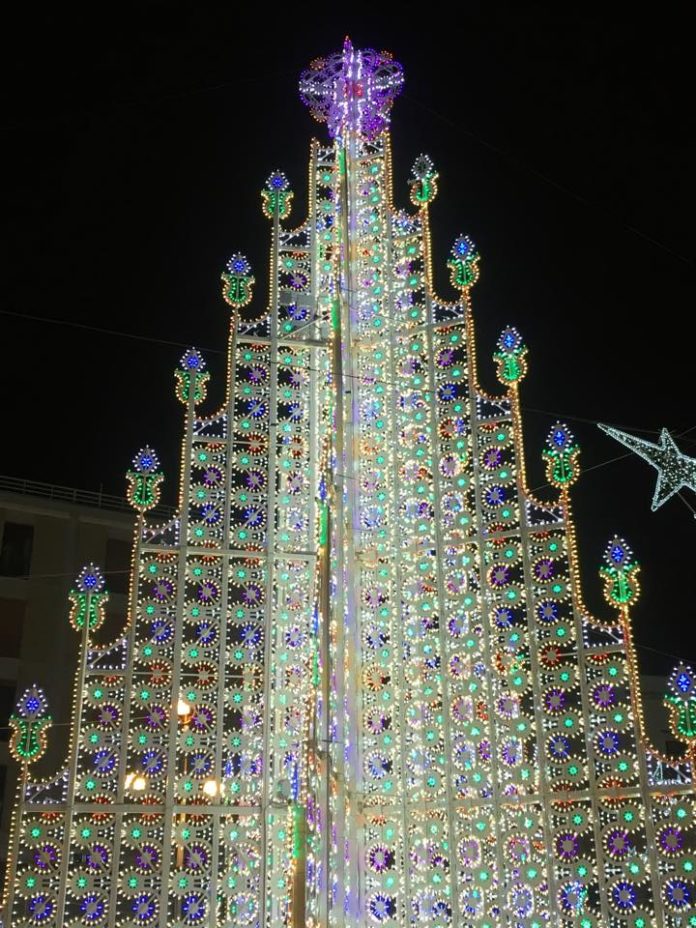 Natale Lecce.Luminarie Di Natale Lecce E In Ritardo Rispetto Alle Altre Citta La Lega Attacca