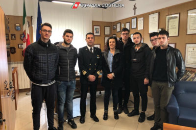 Alternanza scuola-lavoro: la Guardia Costiera accoglie gli studenti dell'Istituto Nautico di Gallipoli - Corriere Salentino